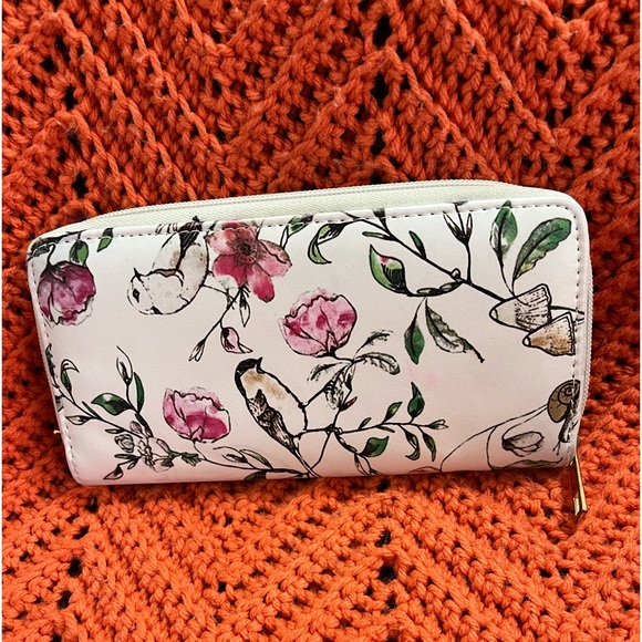 Source unknown on the brand, pre-loved but like new, very nice, love the birds - Picture 1 of 6